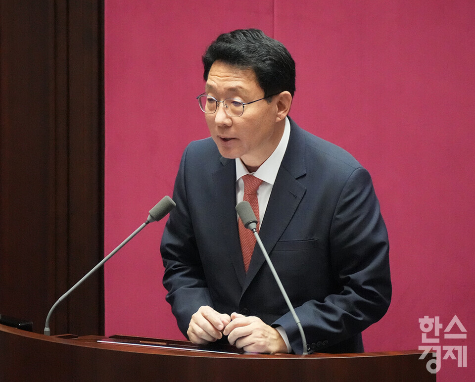 김상훈 국민의힘 국회의원이 1일 오후 서울 여의도 국회 본청 본회의장에서 열린 410회 정기국회에서 국회 기획재정위원장에 선출돼 당선인사를 하고 있다. /최대성 기자 dpdaesung@sporbiz.co.kr 2023.09.01.