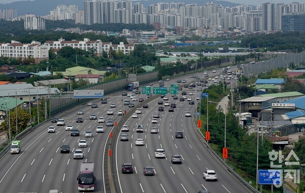 2일 삼성화재는 자동차 운전 중 에어컨 가동이 연비에 큰 영향을 미치지 않는다는 실험 결과를 발표했다. /한스DB 