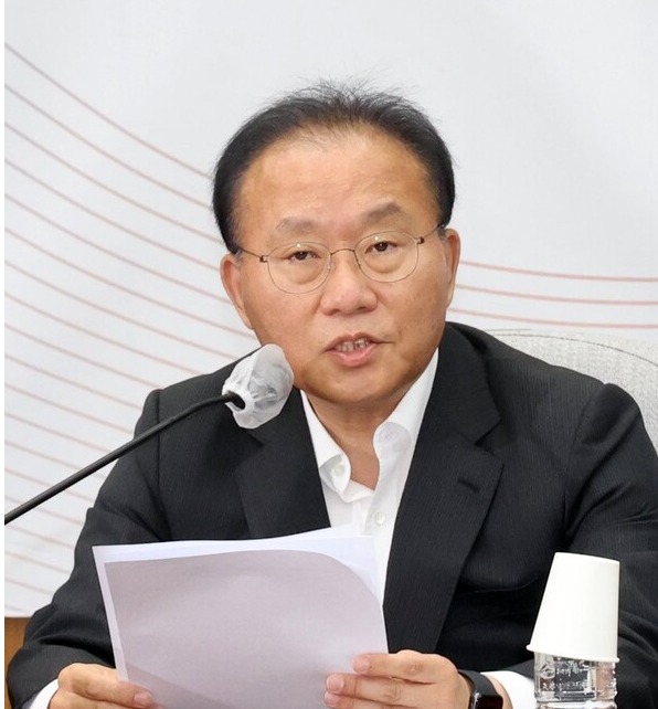 윤재옥 국민의힘 원내대표가 5일 오전 국회에서 열린 원내대책회의에서 발언하고 있다. /연합뉴스