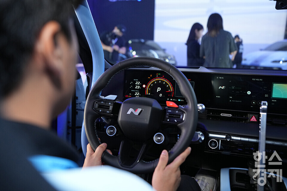 14일 오전 서울 마포구 레이어11스튜디오에서 현대자동차 '아이오닉 5 N' 테크 데이가 열리고 있다.  사진은 아이오닉 5 N 드리프트 운전석. /최대성 기자 dpdaesung@sporbiz.co.kr 2023.09.14.