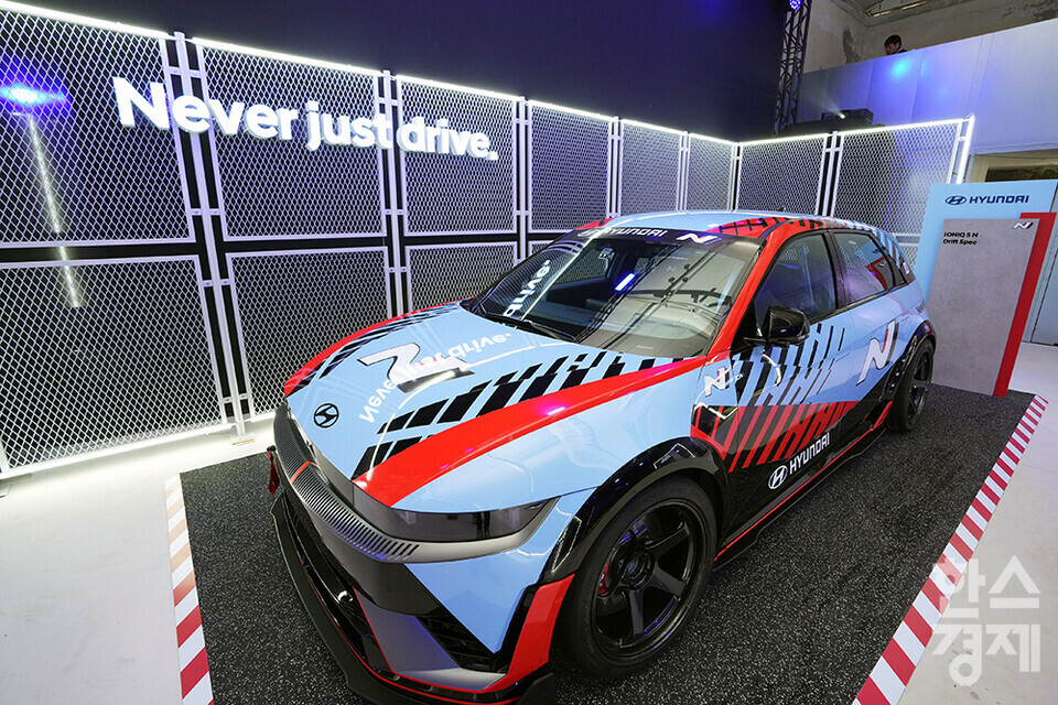 14일 오전 서울 마포구 레이어11스튜디오에서 현대자동차 '아이오닉 5 N' 테크 데이가 열리고 있다.  사진은 아이오닉 5 N 드리프트.  /최대성 기자 dpdaesung@sporbiz.co.kr 2023.09.14.