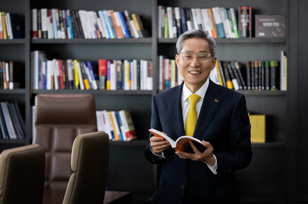 KB금융그룹이 불확실한 대내외 경영환경 속에 국내 금융시장의 성장 한계를 극복하고, 지속적인 성장과 가치창출 잠재력을 확보하기 위해 해외시장 공략에 박차를 가하고 있다. /KB금융그룹 제공