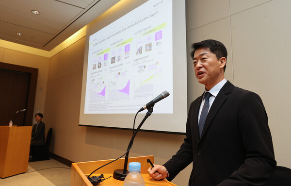 서영택 밀리의 서재 대표가 지난 12일 서울 여의도 63스퀘어에서 열린 밀리의 서재 IPO 기자간담회에서 기업 소개를 하고 있다. / 연합