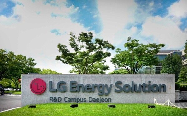 LG에너지솔루션이 출범 이후 첫 글로벌본드(그린) 10억 달러 발행에 성공했다. / LG에너지솔루션