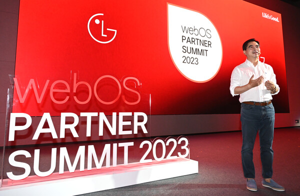 19일 서울 마곡 LG사이언스파크에서 열린 webOS 파트너 서밋(Partner Summit) 2023에서 LG전자 박형세 HE사업본부장(부사장)이 ‘미디어&엔터테인먼트 플랫폼 기업’으로의 전환을 강조하며 기조연설을 하고 있다. / LG전자