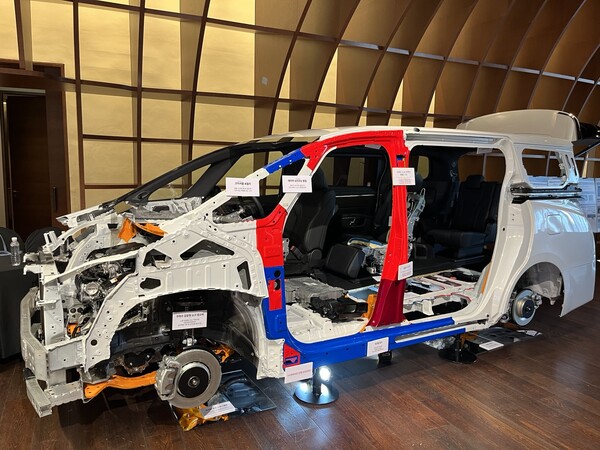 토요타 '알파드' 단면 / 권선형 기자