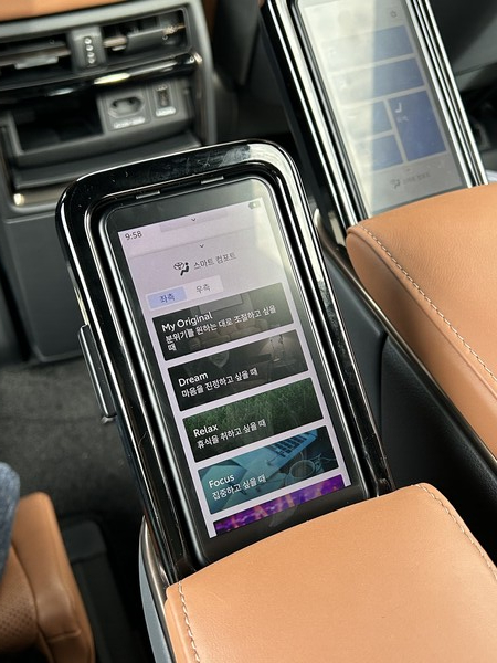  스마트폰 형태의 탈부착식 터치타입 컨트롤러 / 김우정 기자
