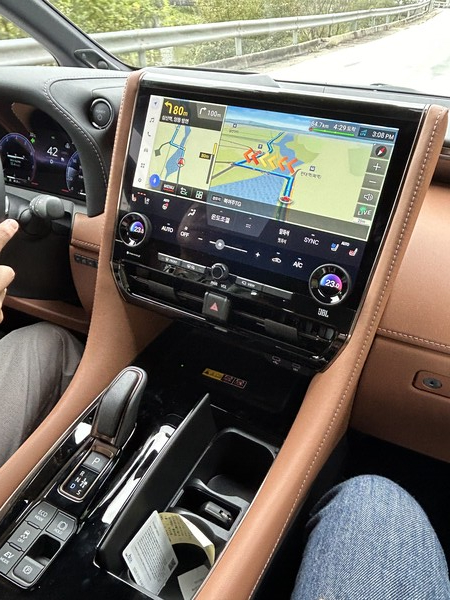  14인치 대형 센터 디스플레이 / 김우정 기자