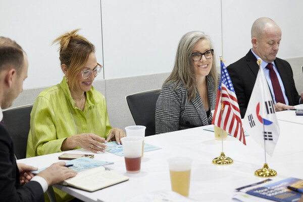 김 지사는 지난 4월 한국을 방문한 론 디샌티스(Ron DeSantis) 미국 플로리다 주지사와도 국내 정치인 중 유일하게 만남을 갖고 경제협력 방안을 논의한 바 있다./ 경기도 제공