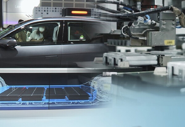 K배터리 3사가 배터리 게임체인저로 불리는 전고체 배터리 기술개발 및 상용화에 속도를 내고 있다. / 연합뉴스