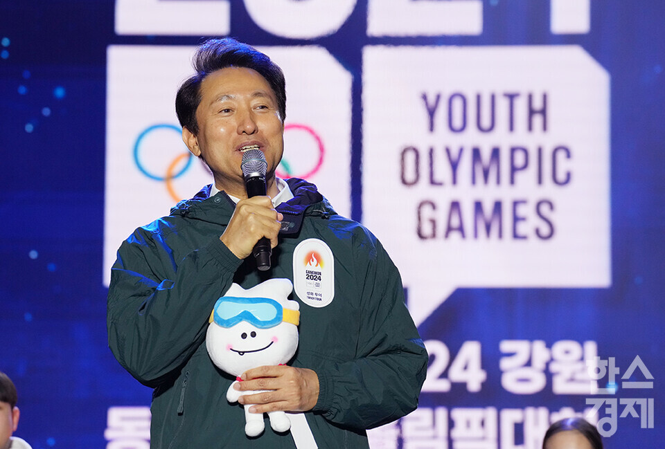 오세훈 서울시장이 11일 오후 서울 중구 서울광장에서 열린 2023 강원 동계청소년올림픽대회 G-100 기념 행사에 참석해 축사를 하고 있다. /최대성 기자 dpdaesung@sporbiz.co.kr 2023.10.11.