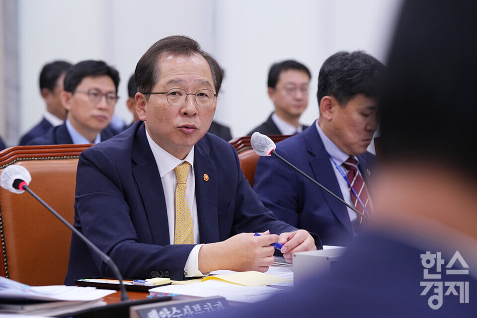 조승환 해양수산부장관이 12일 서울 여의도 국회에서 열린 농림축산식품해양수산위원회의 해양수산부 등에 대한 국정감사에서 질의에 답변하고 있다. /최대성 기자 dpdaesung@sporbiz.co.kr 2023.10.12.