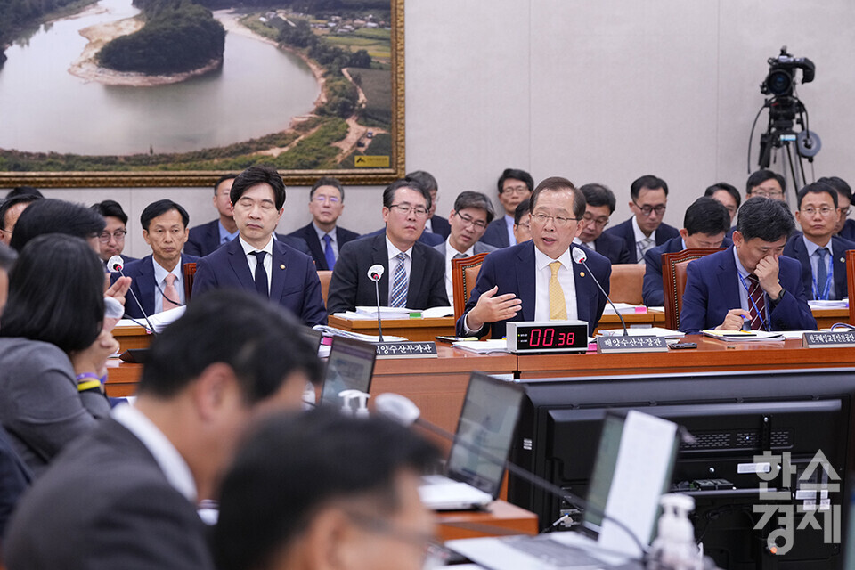 조승환 해양수산부장관이 12일 서울 여의도 국회에서 열린 농림축산식품해양수산위원회의 해양수산부 등에 대한 국정감사에서 질의에 답변하고 있다. /최대성 기자 dpdaesung@sporbiz.co.kr 2023.10.12.