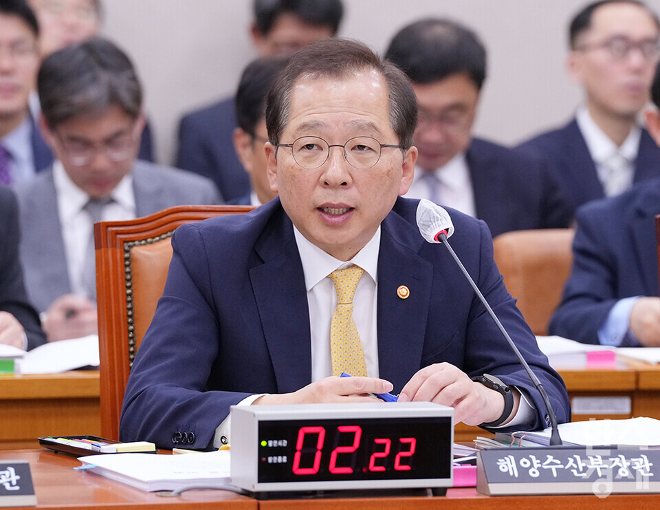 조승환 해양수산부장관이 12일 서울 여의도 국회에서 열린 농림축산식품해양수산위원회의 해양수산부 등에 대한 국정감사에서 질의에 답변하고 있다. /최대성 기자 dpdaesung@sporbiz.co.kr 2023.10.12.