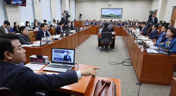 12일 국회 환경노동위원회에서 열린 고용노동부에 대한 국정감사./ 연합뉴스 