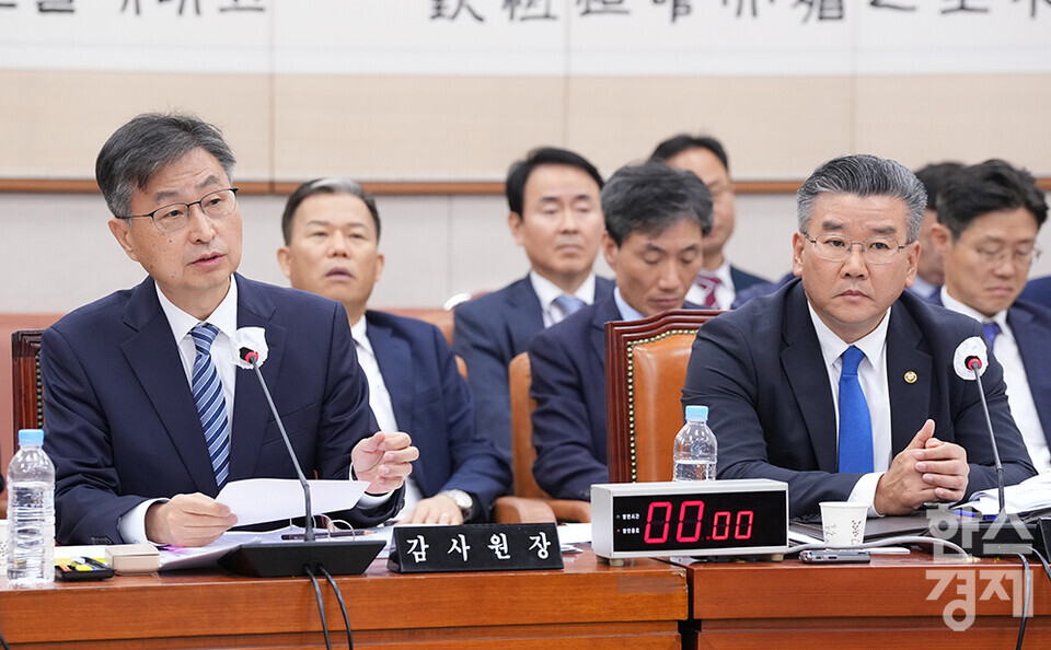 최재해 감사원장이 13일 서울 여의도 국회에서 열린 법제사법위원회 국정감사에서 질의에 답변하고 있다. /최대성 기자 dpdaesung@sporbiz.co.kr 2023.10.13.