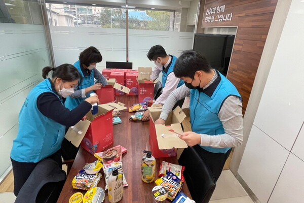 신협사회공헌재단이 전국 신협과 함께 관내 에너지 취약계층에게 난방용품과 생필품 등을 전달하는 ‘온세상 나눔캠페인’을 추진한다고 16일 밝혔다. /신협중앙회