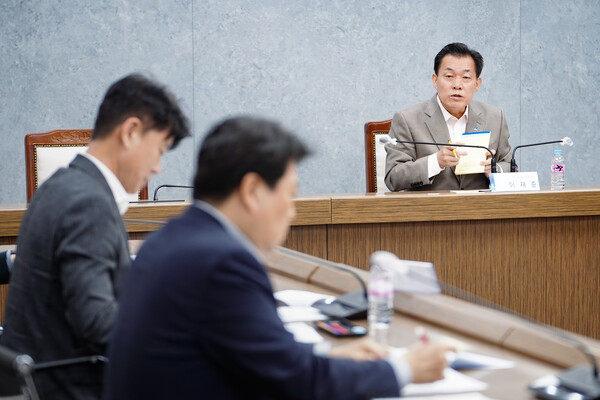 이재준 수원특례시장은 “전세사기 피해자들이 신속하게 주거 안정을 회복할 수 있도록 필요한 지원이 무엇인지 정확히 파악하고, 필요한 모든 정보를 제공해 원스톱으로 처리 가능케 안내하라”고 강조했다. (사진=수원특례시)