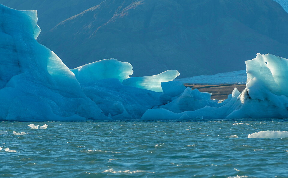 남극 대륭의 빙붕이 40%이상 감소했다는 연구결과가 나왔다.