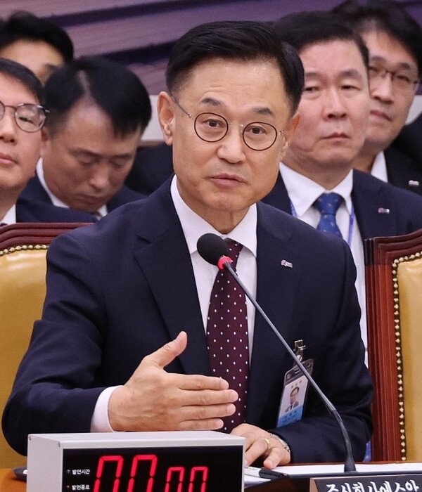 17일 국회에서 열린 국회 국토교통위원회 국정감사에 출석한 이종국 SR 대표이사가 질의에 답변하고 있다. /연합뉴스