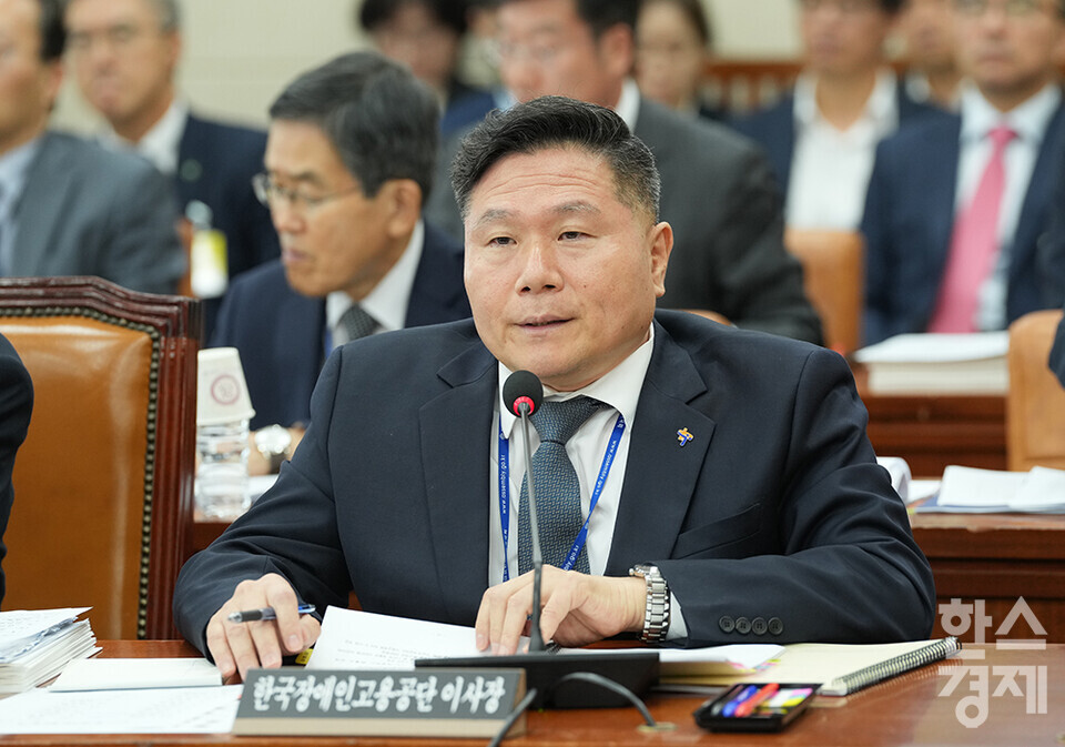 23일 오후 서울 여의도 국회에서 환경노동위원회 국정감사가 열리고 있다. 조향현 한국장애인고용공단 이사장이 의원들의 질의에 답변하고 있다. /최대성 기자 dpdaesung@sporbiz.co.kr 2023.10.23.