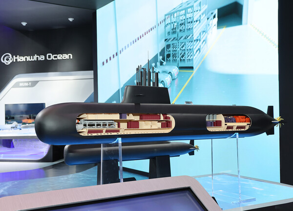 한화오션이 전시한 '디젤 잠수함(장보고-III Batch-II 잠수함)' / 한화오션 제공