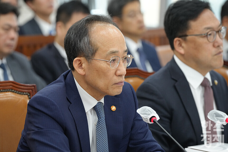 추경호 부총리 겸 기획재정부 장관이 26일 서울 여의도 국회에서 열린 기획재정위원회 국정감사에서 의원들의 질의를 듣고 있다. /최대성 기자 dpdaesung@sporbiz.co.kr 2023.10.26.