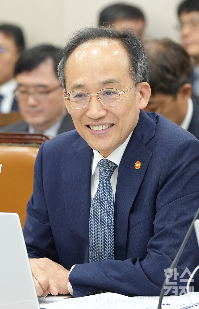 추경호 부총리 겸 기획재정부 장관이 26일 서울 여의도 국회에서 열린 기획재정위원회 국정감사에서 밝은 표정을 보이고 있다. /최대성 기자 dpdaesung@sporbiz.co.kr 2023.10.26.