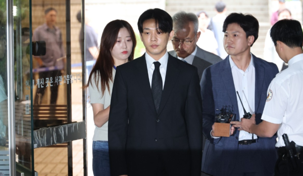 구속심사 법정 향하는 유아인 / 연합뉴스