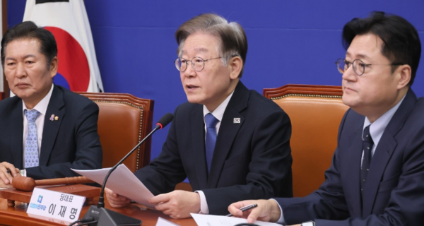 이재명(가운데) 민주당 대표가 1일 국회에서 열린 최고위원회의에서 발언하고 있다./ 연합뉴스 