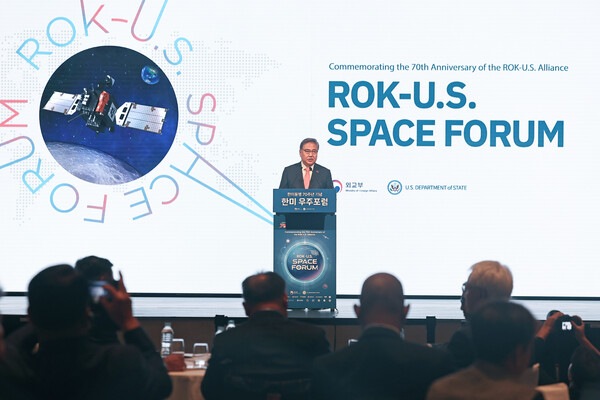 박진 외교부 장관이 6일 용산구 그랜드 하얏트 서울에서 열린 한미동맹 70주년 기념 한미 우주포럼 개회식에서 개회사를 하고 있다. /연합뉴스