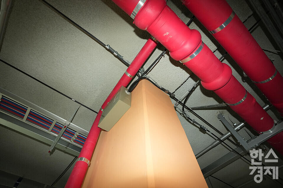 1일 오후 철근 누락 LH 아파트 중 한 곳인 경기도 남양주 별내 아파트 지하주차장 기둥과 천장. 전날 국토부는 LH발주 아파트 중 지하주차장에 무량판 구조를 적용한 91개 단지를 전수 조사한 결과 15개 단지에서 있어야 할 철근이 빠져 있었다고 발표했다. /최대성 기자 dpdaesung@sporbiz.co.kr 2023.08.01