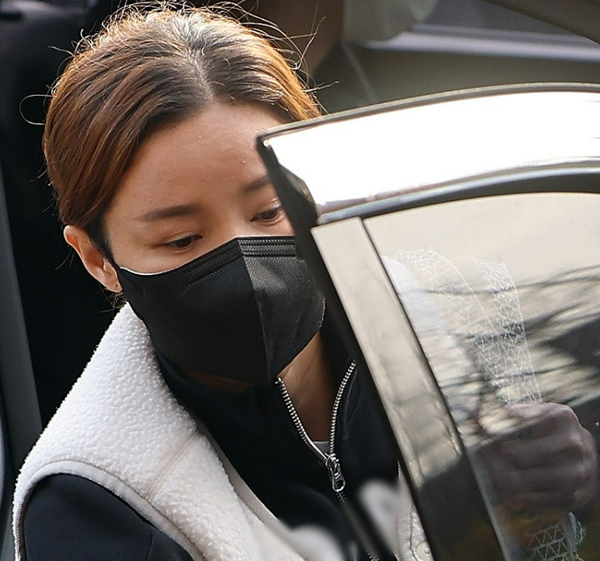 남현희(42) 씨가 8일 오전 조사를 받기 위해 서울 송파경찰서 출석했다. / 연합뉴스 