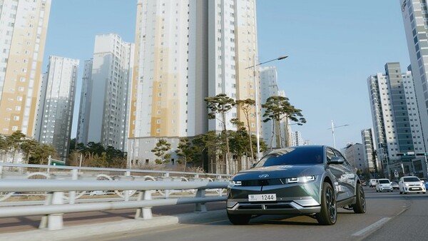 현대모비스 e-코너 시스템을 적용한 아이오닉5 차량의 일반 도로 주행 모습 / 현대모비스 제공