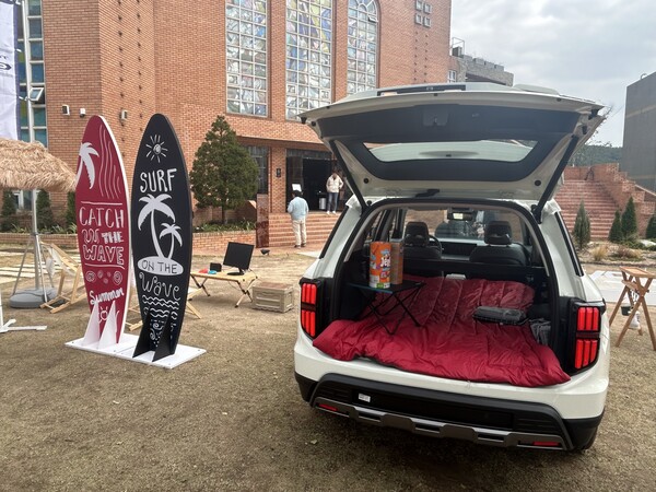 영종도 메이드림에 주차돼있는 '토레스EVX' 러기지룸에 차박컨셉으로 꾸며져있다 / 김우정 기자