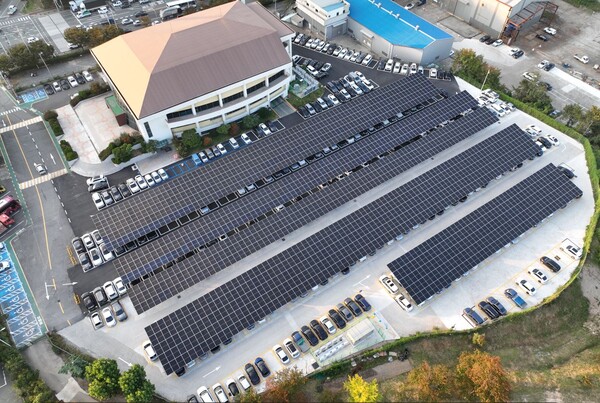 태광산업은 지난달 19일 울산공장 내 유휴부지를 활용한 자가소비용 태양광 1MW급 설비를 준공했다. / 태광산업