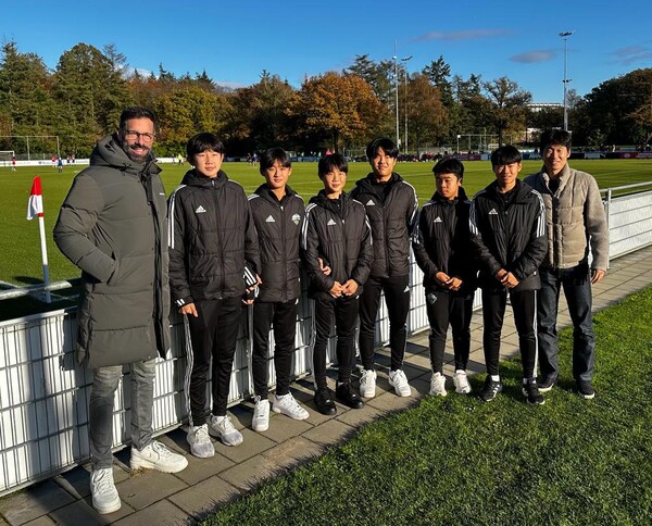 박지성, 뤼트 판니스텔로이 격려 방문. /전북 현대 제공