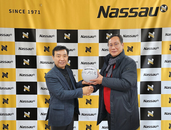 주은형 낫소 회장, 오응환 경기스페셜올림픽코리아 회장(왼쪽부터). /낫소 제공