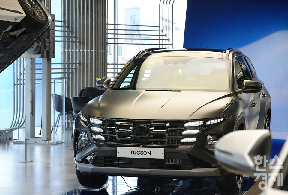 지난 5일 오전 서울 강남구 현대 모터스튜디오에서 '더 뉴 투싼' 미디어 갤러리가 열렸다. 더 뉴 투싼은 2020년 9월 출시된 4세대 투싼의 상품 경쟁력을 한층 더 끌어올려 3년 만에 새롭게 선보이는 부분 변경 모델이다. /최대성 기자 dpdaesung@sporbiz.co.kr 2023.12.05. 