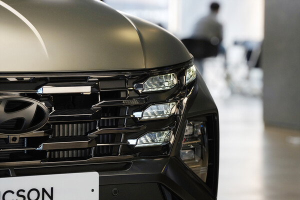 '파라메트릭 다이나믹스' 테마가 적용된 '더 뉴 투싼'의 전면부 헤드라이터 / 최대성 기자