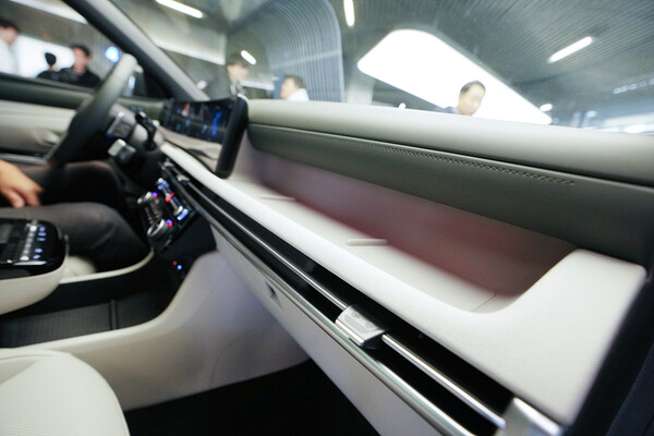 '더 뉴 투싼' 조수석 전방의 오픈 트레이 / 최대성 기자