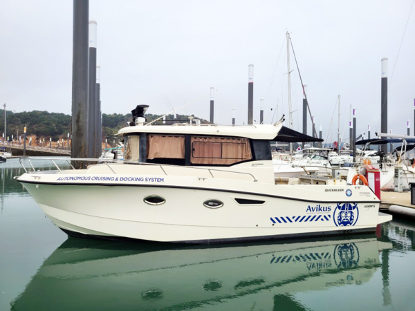 컨트롤웍스가 공급한 자율주행 액추에이터가 장착돼 있는 아비커스의 선박이 항만에 정박해있다 / 컨트롤웍스 제공