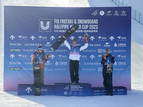 시상대에 오른 이채운(오른쪽). /대한스키협회 제공
