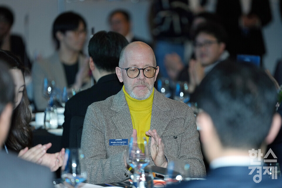 11일 오후 서울 마포구 호텔 나루 서울 엠갤러리에서 2023 차세대 미디어 대전 개막식이 열리고 있다. 더글라스 몽고메리 글로벌 커넥츠 미디어 대표가 참석하고 있다. 과학기술정보통신부가 주최하는 이번 박람회는 '변화하는 미디어의 혁신적 대응'을 주제로 이틀간 진행된다. /최대성 기자 dpdaesung@sporbiz.co.kr 2023.12.11.