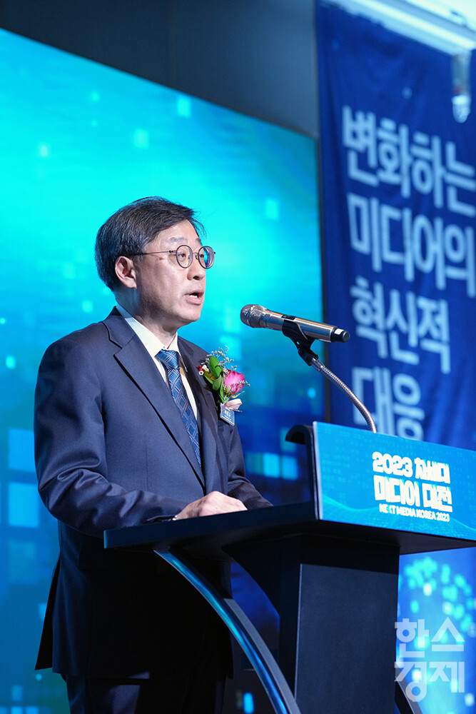 박윤규 과학기술정보통신부 제2차관이 11일 오후 서울 마포구 호텔 나루 서울 엠갤러리에서 열린 2023 차세대 미디어 대전 개막식에서 개회사를 하고 있다. 과학기술정보통신부가 주최하는 이번 박람회는 '변화하는 미디어의 혁신적 대응'을 주제로 이틀간 진행된다. /최대성 기자 dpdaesung@sporbiz.co.kr 2023.12.11.