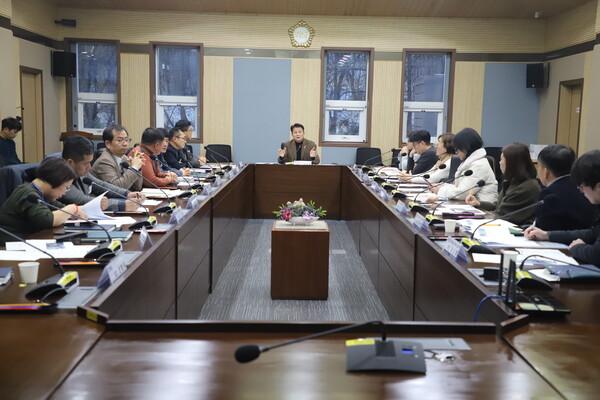 평택시의회는 20일 시의회 간담회장에서 ‘고덕국제신도시 교통 및 환경분야 현안 주민간담회’를 진행했다./ 평택시의회 제공