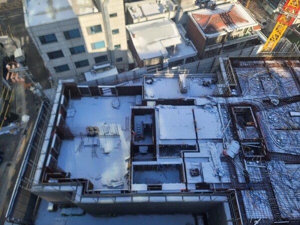 서울 서초구 방배동 소재 공사가 중단된 건물.  (사진=문용균 기자)