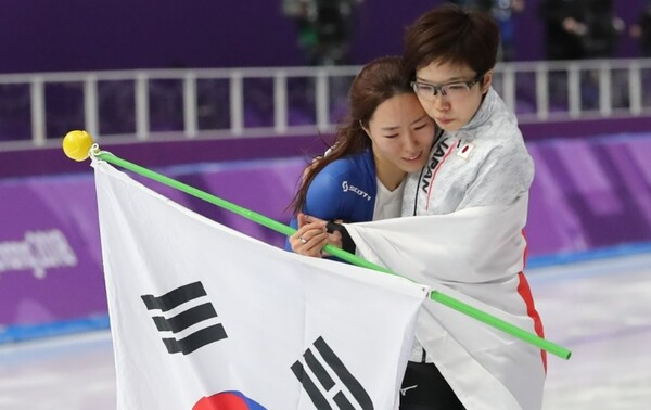 2018 평창 동계올림픽 당시 이상화(왼쪽)와 고다이라 나오. /연합뉴스