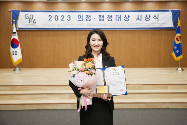 박은선 용인특례시의원은 “시의원이라는 직책은 ‘벼슬’이 아닌 시민들의 목소리를 시에 전달할 수 있는 ‘자격증’이라고 생각한다.”라며 이는 의회 입성 전부터 해오던 생각으로 변함이 없다고 강조했다./ 김두일 기자