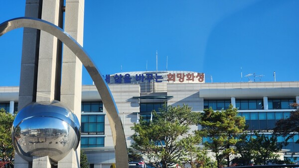 화성시(시장 정명근)가 오는 3월 장기요양기관 지정심사부터 서류심사와 대면심사를 병행해 장기요양기관 설치 기준을 강화한다./ 김두일 기자